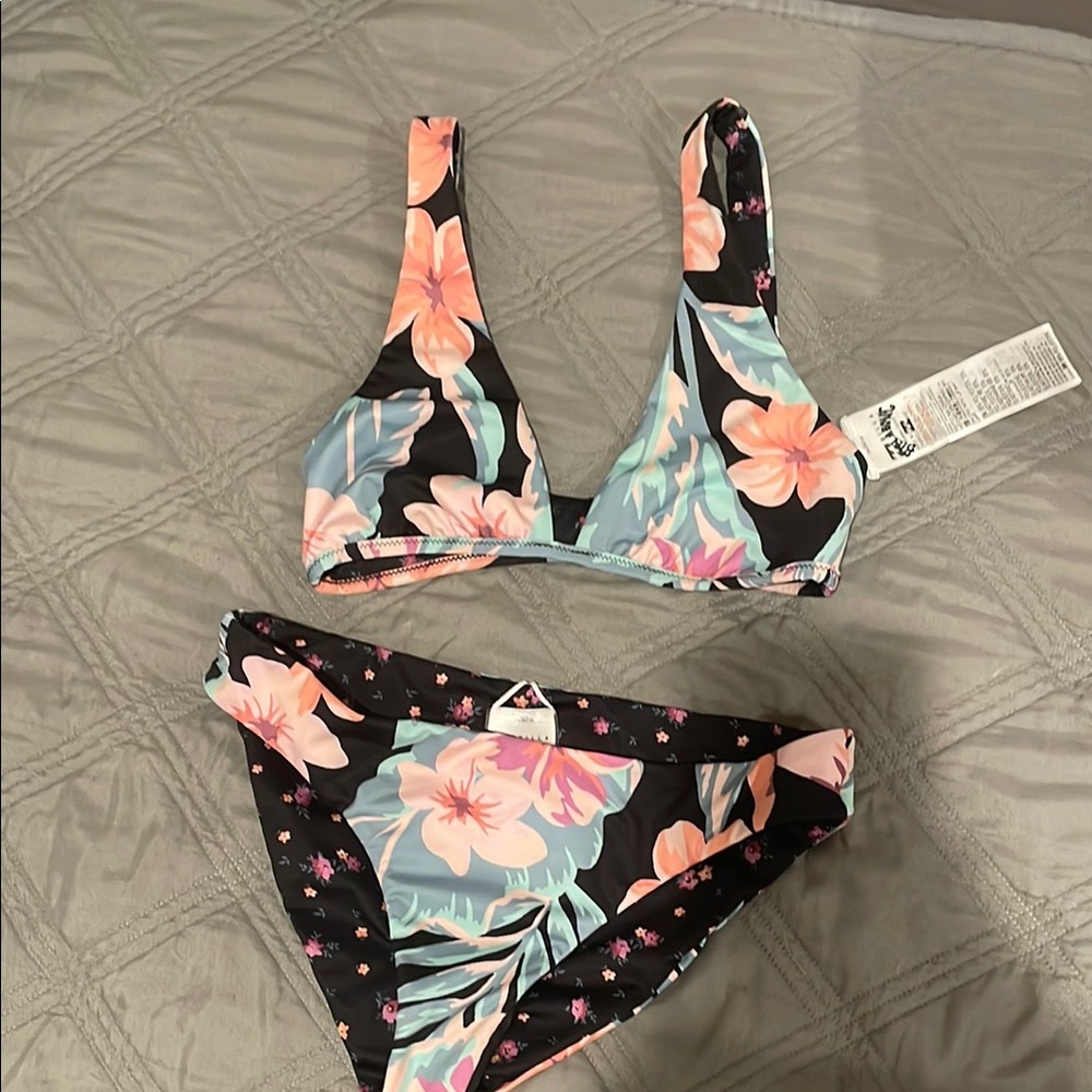 New billabong Floral Bikini Set with Pink and Blue Accents